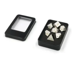 A Role Playing Dice Set Metallic - Matt silver med gula siffror