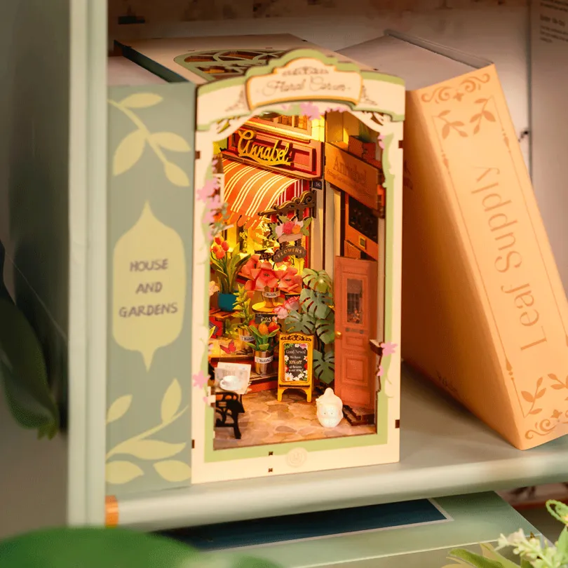 Floral Corner - Book Nook Kit - Rolife