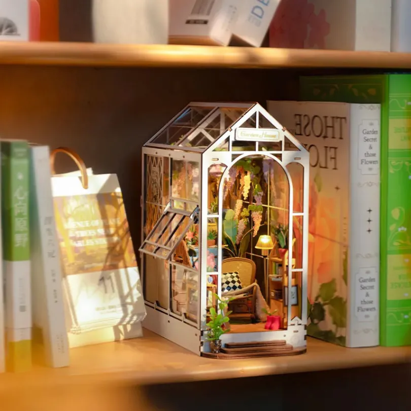 Garden House - Book Nook Kit - Rolife