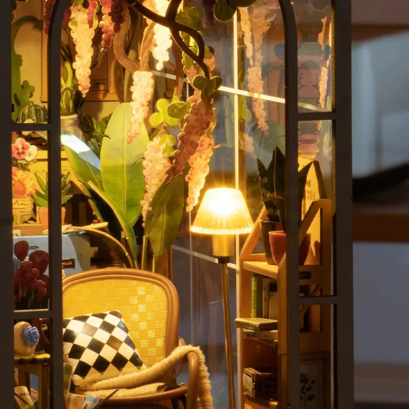 Garden House - Book Nook Kit - Rolife