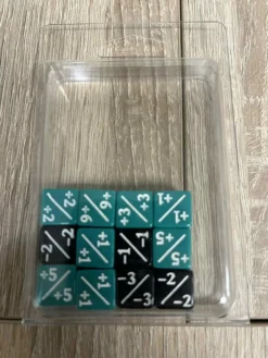 Grön/Svart Positive/Negative D6 Dice 12 mm (12st)