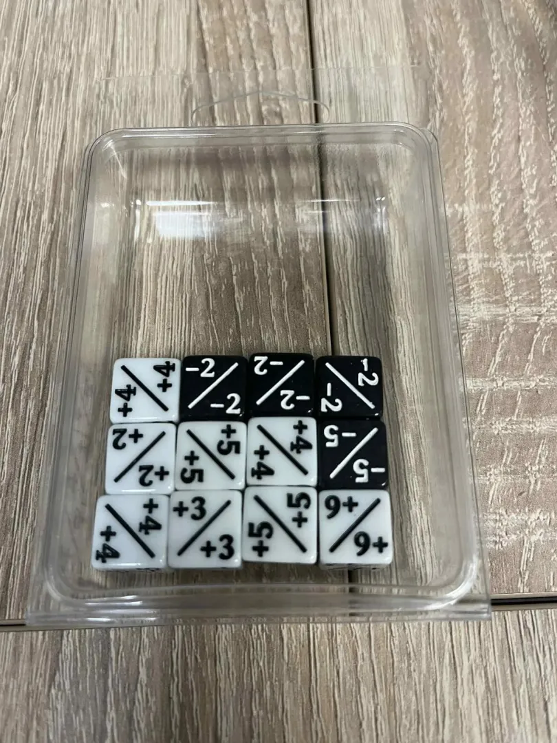 White/Black Positive/Negative D6 Dice 12 mm (12 st)